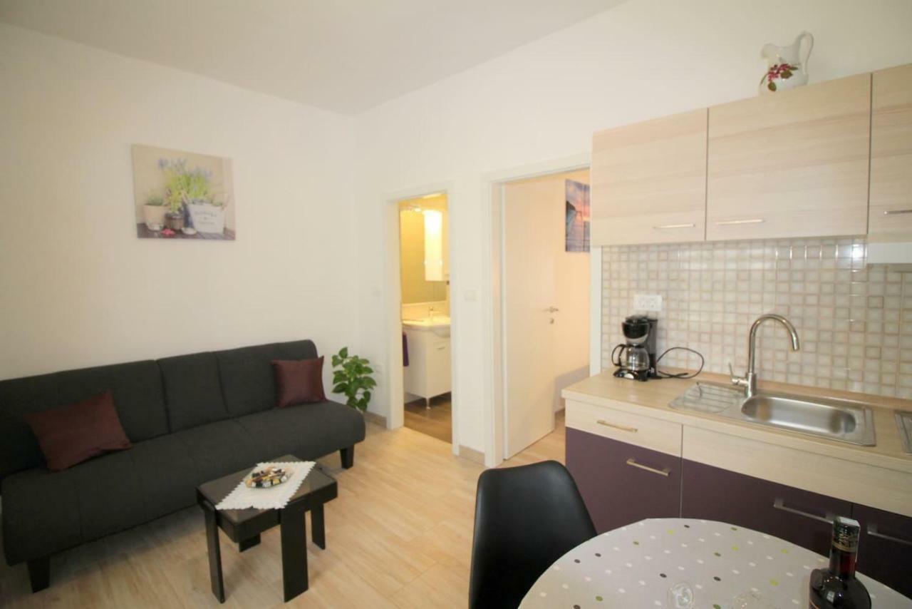 Apartment Noemi In City Center Пореч Экстерьер фото