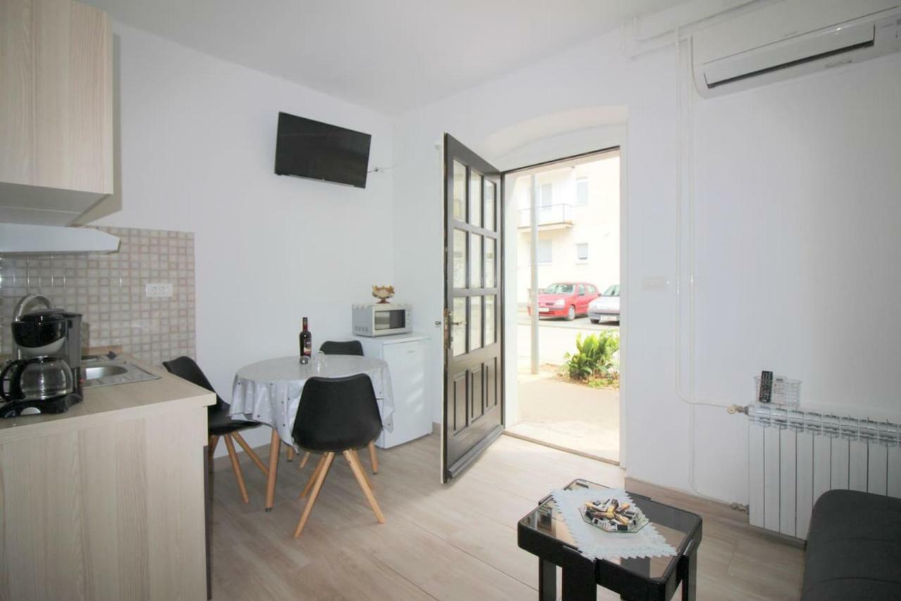 Apartment Noemi In City Center Пореч Экстерьер фото