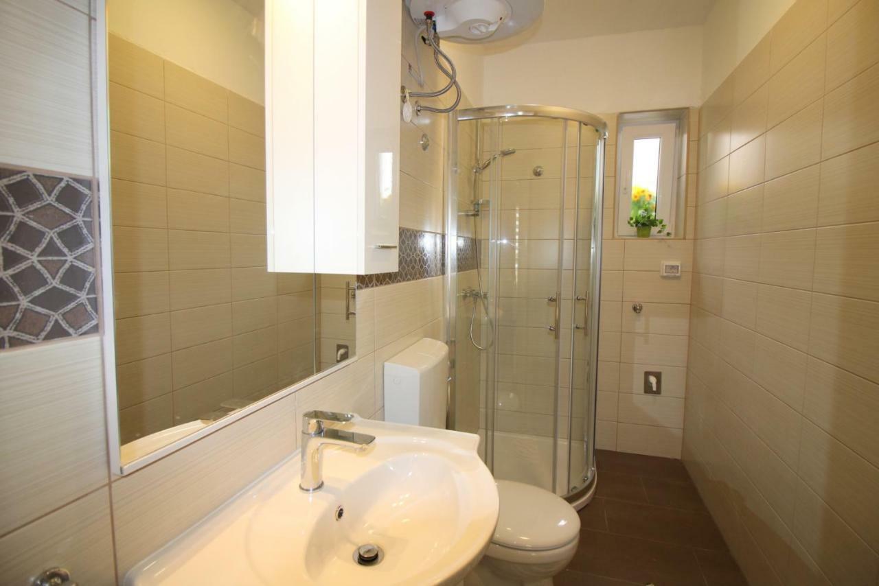 Apartment Noemi In City Center Пореч Экстерьер фото